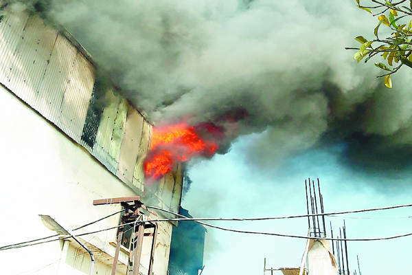 ਸਟੀਲ ਫਰਨੀਚਰ ਫੈਕਟਰੀ ’ਚ ਭਿਆਨਕ ਅੱਗ