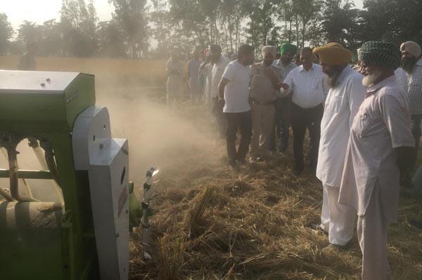 the farmer cultivating 100 acres has decided not to burn the straw