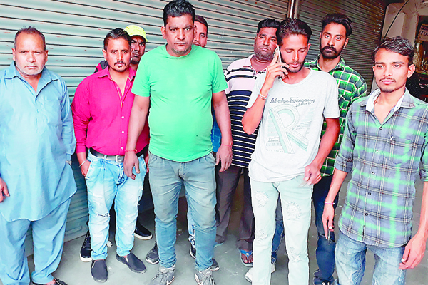 ਟਰੈਵਲ ਏਜੰਟ ਦੇ ਕਰਿੰਦੇ ਨੂੰ ਫਿਲਮੀ ਅੰਦਾਜ਼ ’ਚ ਹਮਲਾ ਕਰ ਕੇ ਸਿਟੀ ਥਾਣੇ ਪਹੁੰਚਾਇਆ