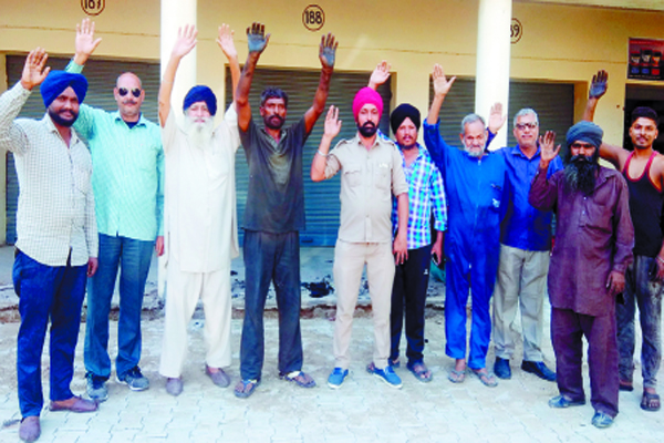 ਟਰਾਂਸਪੋਰਟ ਨਗਰ ਦੇ ਦੁਕਾਨਦਾਰਾਂ ਵੱਲੋਂ ਪ੍ਰਦਰਸ਼ਨ