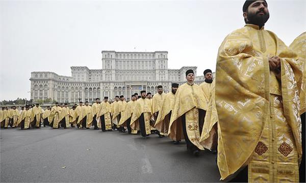 romanians vote on putting gay marriage ban in constitution