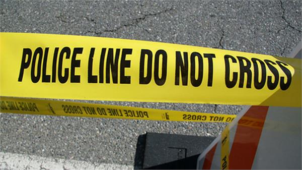 delhi  2 dead  4 injured as car overturns after hitting divider