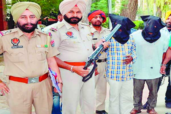 ਚੋਰੀ ਕੀਤੀ ਰਾਈਫਲ ਸਮੇਤ 2 ਗ੍ਰਿਫਤਾਰ