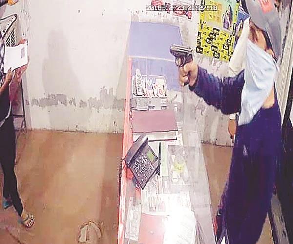 armed criminals robbed 55 000 cash from money exchange