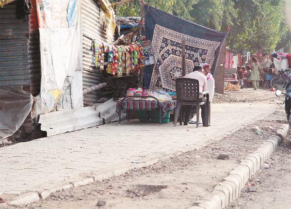 do not pay attention to traffic constabulately cutting traffic