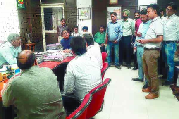 ਸੁਰੇਸ਼ ਸਹਿਗਲ ਦੀ ਗ੍ਰਿਫਤਾਰੀ ਨਾ ਹੋਣ ’ਤੇ ਨਿਗਮ ਦਾ ਸਾਰਾ ਸਟਾਫ ਗਿਆ ਹੜਤਾਲ ’ਤੇ