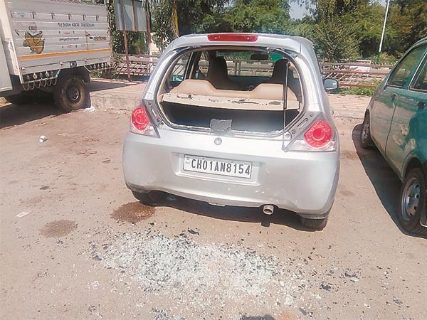 a broken glass of 11 vehicles in the railway station