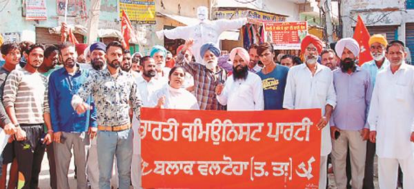 comrades throw off the effigy state government