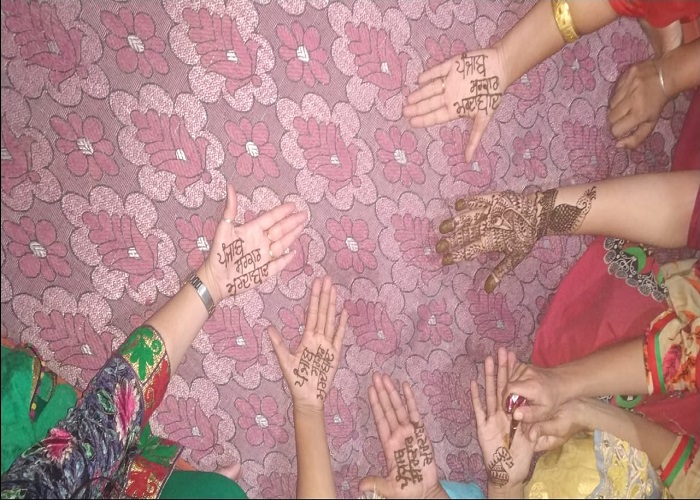 ਕਰਵਾਚੌਥ ਮੌਕੇ ਮਹਿਲਾ ਅਧਿਆਪਕਾਂ ਨੇ ਹੱਥਾਂ 'ਤੇ ਮਹਿੰਦੀ ਨਾਲ ਪੰਜਾਬ ਮੁਰਦਾਬਾਦ ਲਿਖਵਾ ਕੇ ਕੱਢੀ ਭੜਾਸ