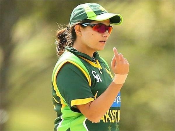 sana mir number one bowler