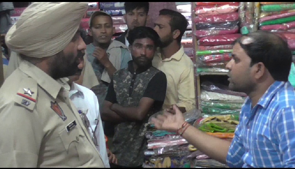 ਸ਼ਾਤਿਰ ਮਹਿਲਾਵਾਂ ਦਾ ਕਾਰਨਾਮਾ ਜਾਣ ਤੁਸੀਂ ਵੀ ਰਹਿ ਜਾਵੋਗੇ ਦੰਗ