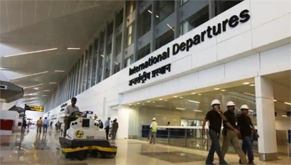 nri detained at delhi airport