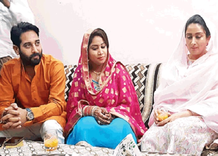 ''ਆਪ'' ਵਿਧਾਇਕਾ ਰੂਬੀ ਨੂੰ ਬਾਦਲ ਨੇ ਕਿਹਾ- ''ਤੂੰ ਕੁੜੀਏ ਮੈਨੂੰ ਆਪਣੇ ਵਿਆਹ ''ਤੇ ਨਹੀਂ ਸੱਦਿਆ''