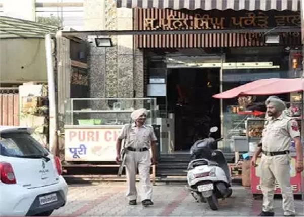 ludhiana  rs 60 lakh surrendered by the shopkeeper