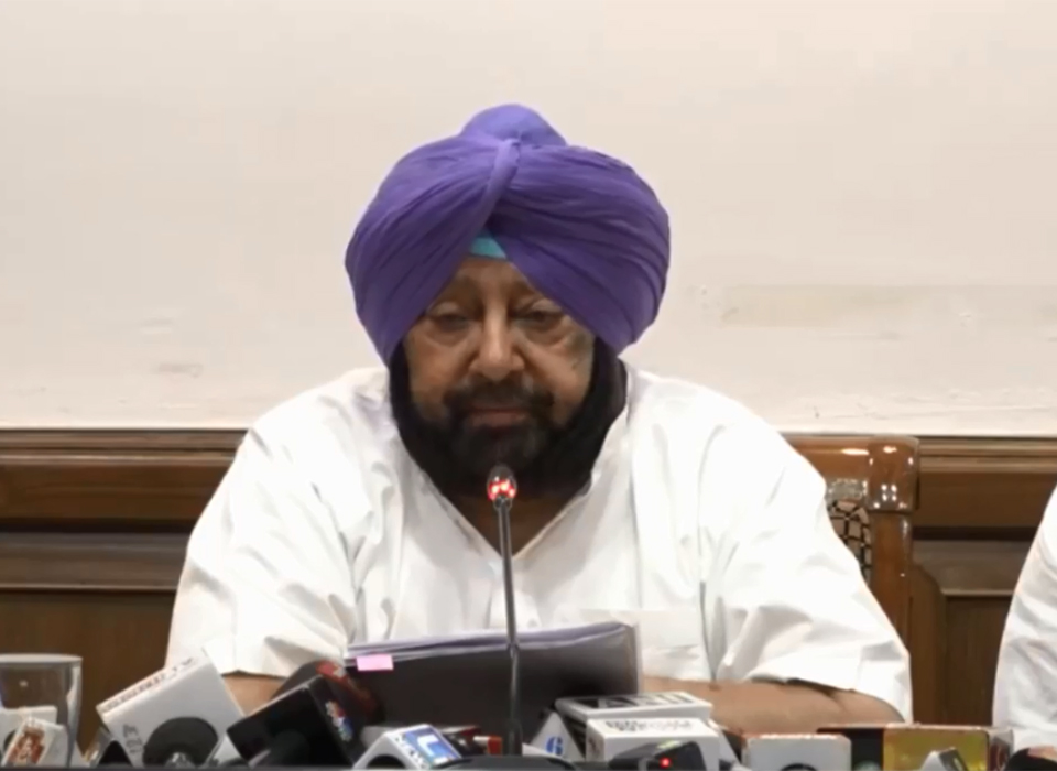 ਸਕੂਲ ''ਚ ਲੜਕੀਆਂ ਦੀ ਤਲਾਸ਼ੀ ਲੈਣ ਦੇ ਮਾਮਲੇ ''ਚ ਮੁੱਖ ਮੰਤਰੀ ਸਖਤ, ਦਿੱਤੇ ਜਾਂਚ ਦੇ ਹੁਕਮ