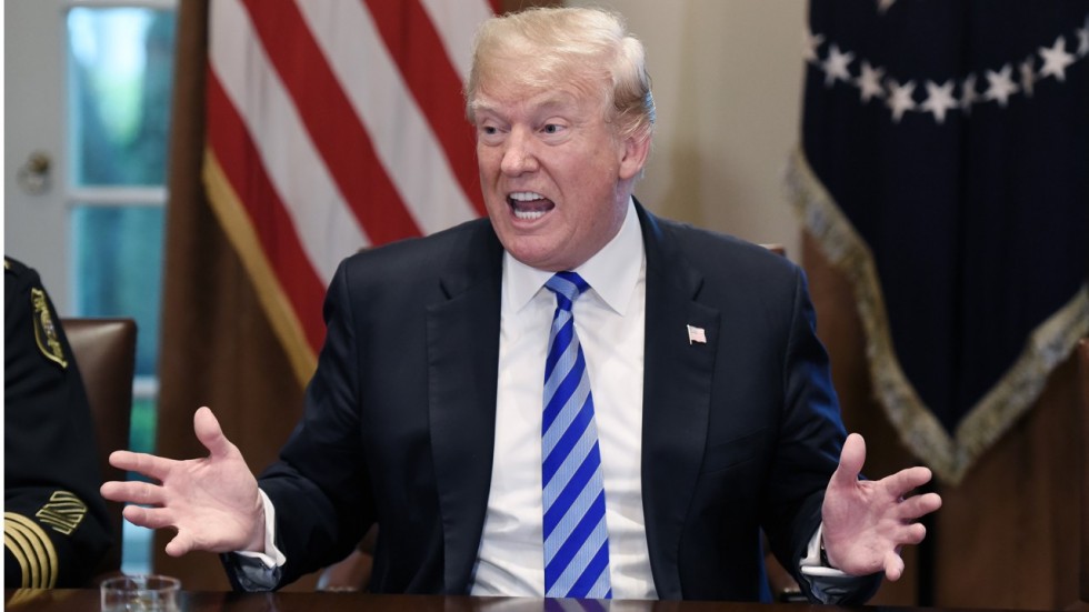 ਚੀਨ ਨੂੰ ਮੁਦਰਾ ''ਚ ਹੇਰ-ਫੇਰ ਕਰਨ ਵਾਲਾ ਦੇਸ਼ ਐਲਾਨਣ ਟਰੰਪ : ਅਮਰੀਕੀ ਸੈਨੇਟਰ