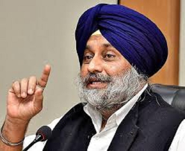 ਕੈਪਟਨ ਦੱਸਣ ਉਨ੍ਹਾਂ ਨੇ ਪਰਾਲੀ ਲਈ ਕਿਸਾਨਾਂ ਨੂੰ ਮੁਆਵਜ਼ਾ ਕਿਉਂ ਨਹੀਂ ਦਿੱਤਾ : ਸੁਖਬੀਰ