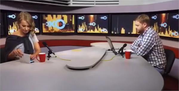 samsung  s brand ambassador caught using the iphone on tv