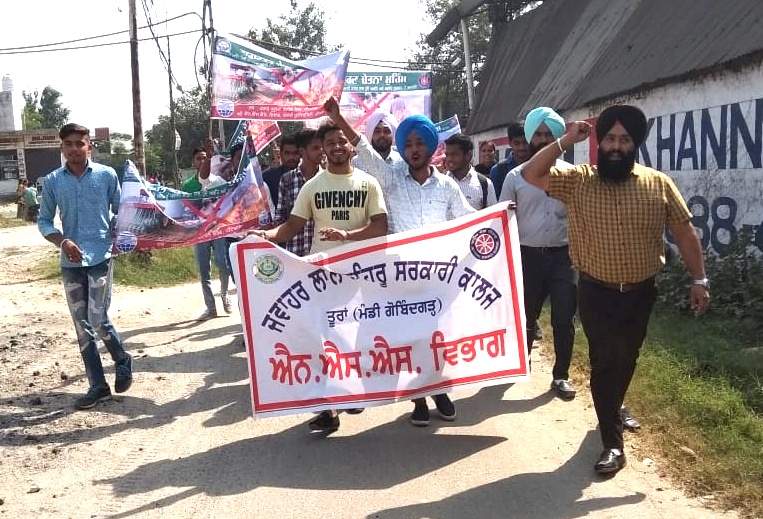 ਪਰਾਲੀ ਨਾ ਸਾੜਨ ਸਬੰਧੀ ਕੱਢੀ ਗਈ ਵਾਤਾਵਰਨ ਜਾਗਰੂਕਤਾ ਰੈਲੀ