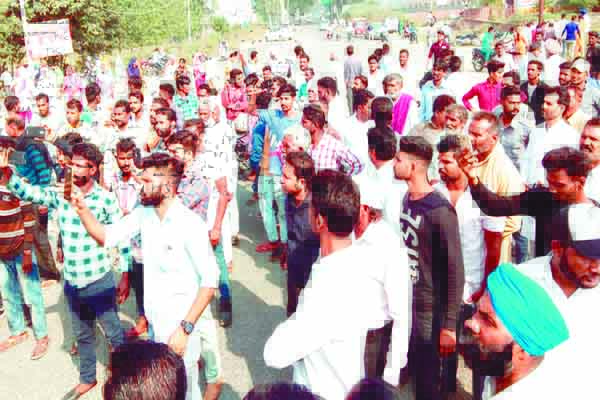 18 ਦਿਨ ਪਹਿਲਾਂ ਗੁੰਮ ਹੋਈ ਅੌਰਤ ਦੀ ਲਾਸ਼ ਨੂੰ ਚੌਕ ’ਚ ਰੱਖ ਕੇ ਕੀਤਾ ਰੋਸ ਪ੍ਰਦਰਸ਼ਨ