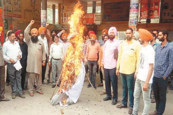 roadways employees flutter haryana cm  s effigy