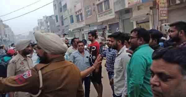 a clash between businessmen and police at the police raid