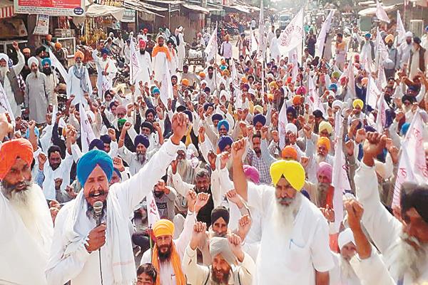 harike main chowk  the farmers dharna for 3 hours
