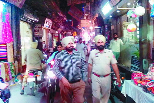 ਟ੍ਰੈਫਿਕ ਪੁਲਸ ਨੇ ਨਾਜਾਇਜ਼ ਕਬਜ਼ੇ ਹਟਾਏ