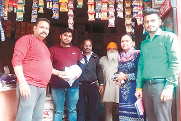 officials checked the checks of plastic carry bags in the city