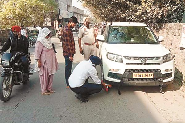 30 challans for traffic violators