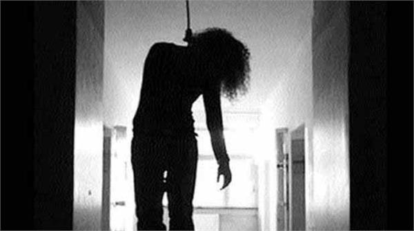 girlfriend committed suicide by hanging