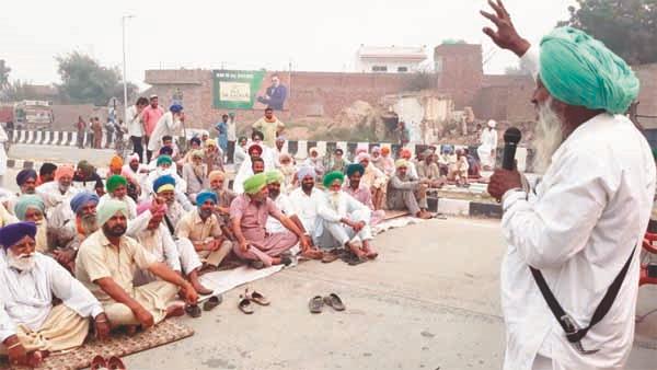 bhakiyu dharna against the state government and sheller owners