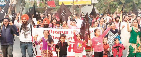 hundreds of teachers and children took black flag