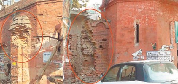 the walls connecting the city s 12 doors