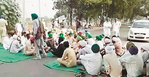 farmers protested against loot in the markets