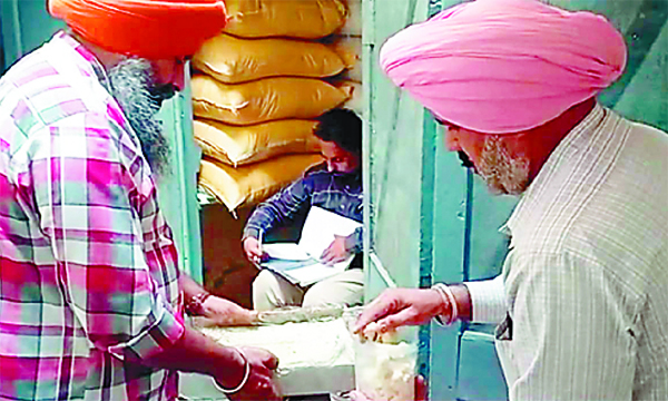 ਗੁਪਤ ਸੂਚਨਾ ਦੇ ਅਾਧਾਰ ’ਤੇ ਰੇਡ ਕਰ ਕੇ ਸਿਹਤ ਵਿਭਾਗ ਨੇ ਮਠਿਆਈਅਾਂ ਦੇ ਭਰੇ ਸੈਂਪਲ