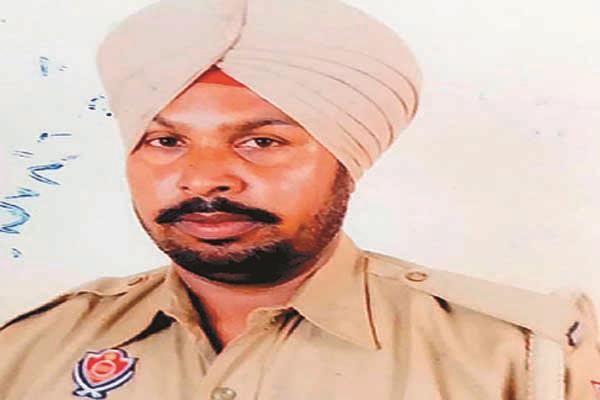 death of policeman coming to cattle before motorcycle