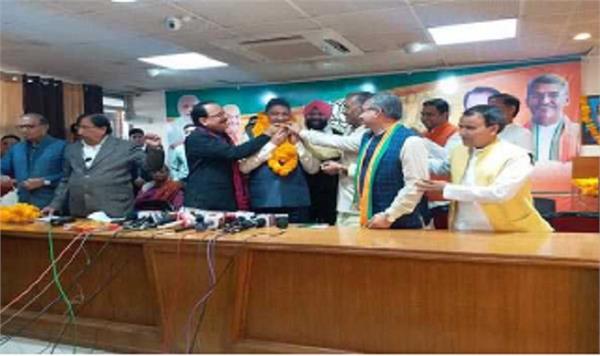 70 congress workers included in bjp before election