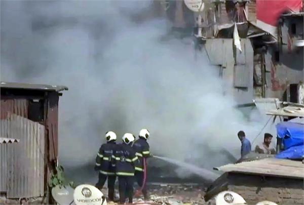 fire breaks out at shastri nagar slum in mumbai
