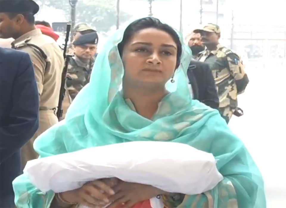 ਪਾਕਿਸਤਾਨ ਜਾਂਦਿਆਂ ਭਾਵੁਕ ਹੋਏ ਹਰਸਿਮਰਤ ਬਾਦਲ