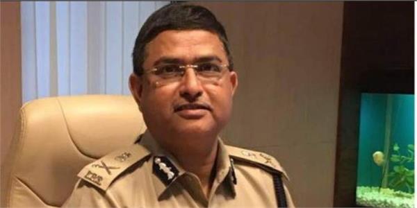 cbi officer probing fir against asthana moves sc