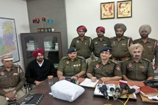 10 ਕਰੋੜ ਦੀ ਹੈਰੋਇਨ ਸਣੇ ਤਸਕਰ ਕਾਬੂ, ਐੱਲ. ਪੀ. ਯੂ. 'ਚ ਕਰਦਾ ਸੀ ਸਪਲਾਈ