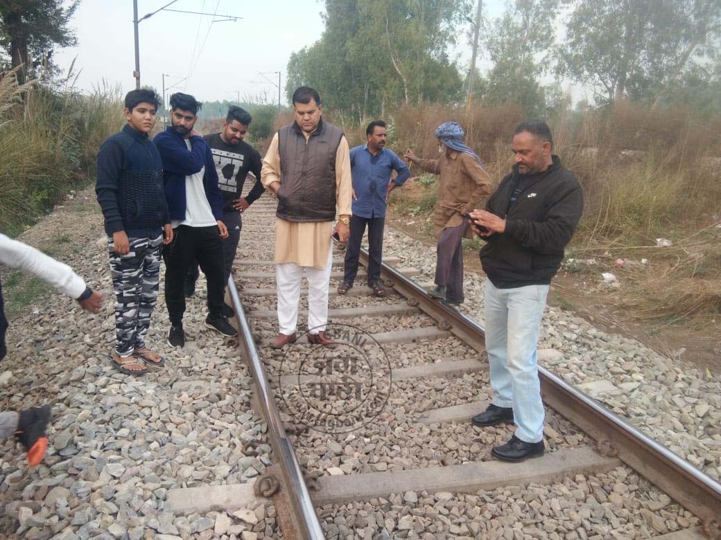 ਟਾਂਡਾ : ਕਿਸਾਨ ਅੰਦੋਲਨ ਕਰਕੇ ਟਲਿਆ ਵੱਡਾ ਰੇਲ ਹਾਦਸਾ (ਤਸਵੀਰਾਂ)