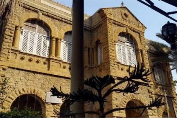 armed men barge into karachi press club  harass journalists