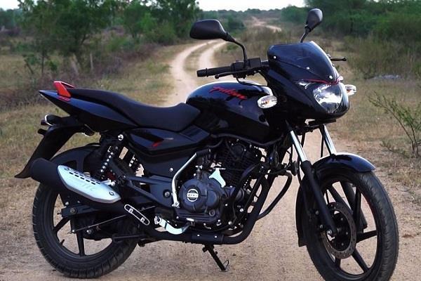 new 2018 bajaj pulsar 150 red edition