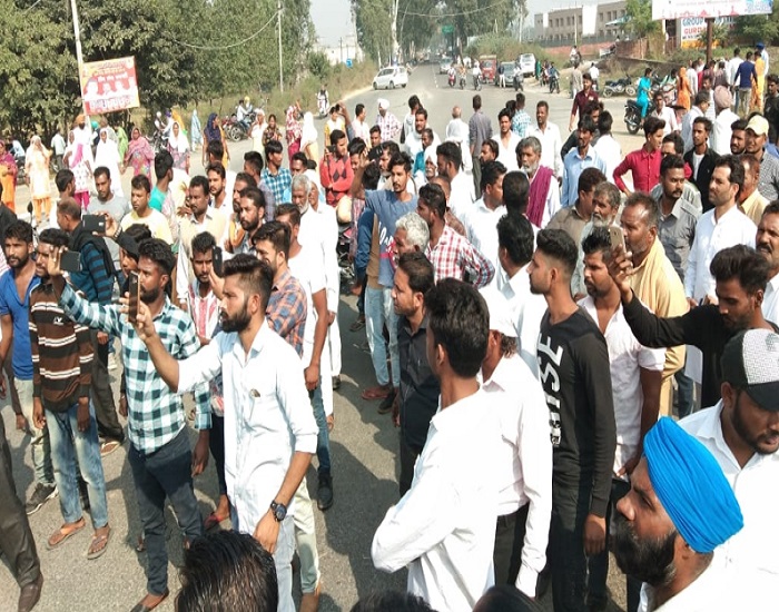 ਮਸੀਹ ਭਾਈਚਾਰੇ ਦੇ ਲੋਕਾਂ ਨੇ ਬੱਬਰੀ ਬਾਈਪਾਸ ''ਤੇ ਔਰਤ ਦੀ ਲਾਸ਼ ਰੱਖ ਕੇ ਕੀਤਾ ਪ੍ਰਦਰਸ਼ਨ