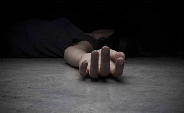 female doctor committed suicide in varanasi