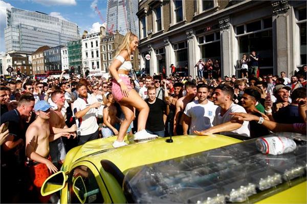 during the fifa case was registered on larisa who danced on the car