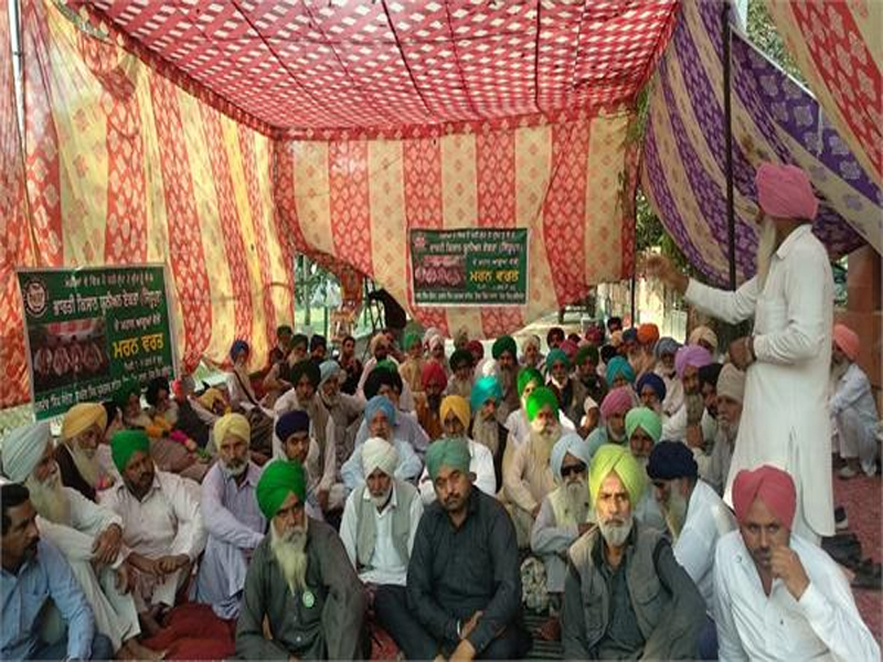 ਡੀ. ਸੀ. ਦੇ ਭਰੋਸੇ ਤੋਂ ਬਾਅਦ ਕਿਸਾਨਾਂ ਨੇ ਮਰਨ ਵਰਤ ਕੀਤਾ ਖਤਮ