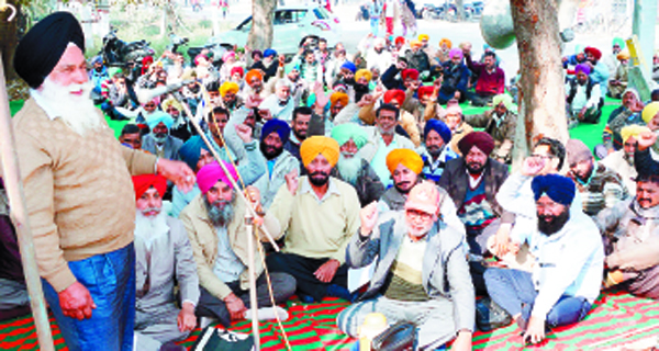 ਪਾਵਰਕਾਮ ਦੇ ਮੁਲਾਜ਼ਮਾਂ ਵੱਲੋਂ ਮੰਗਾਂ ਲਈ ਧਰਨਾ ਪ੍ਰਦਰਸ਼ਨ